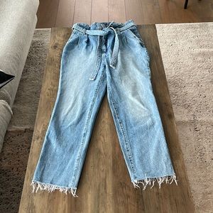 A&F Mom Jean High Waisted with belt